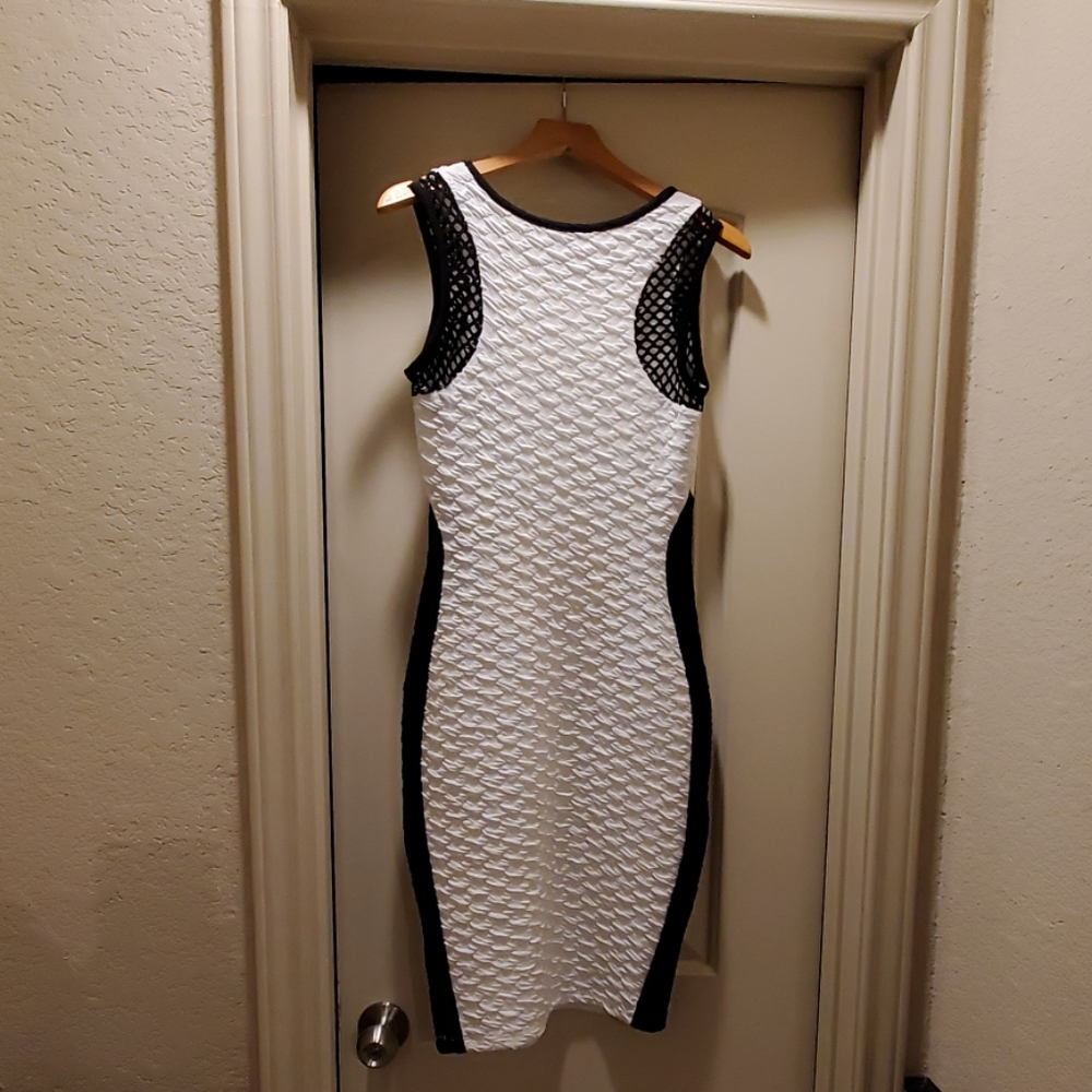 Dress - Picture 3 of 3